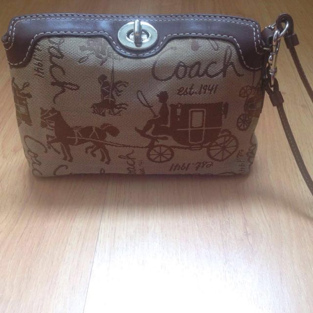 Coach horse and carriage wristlet