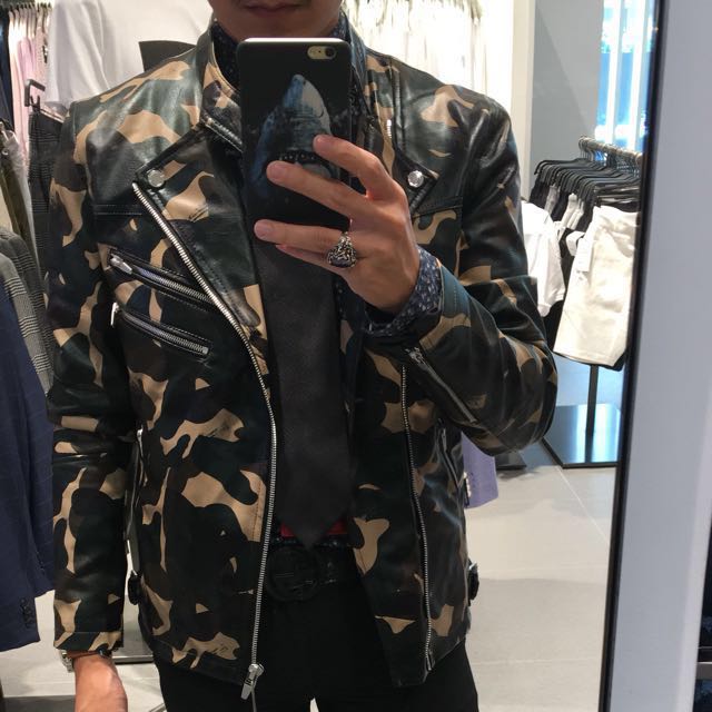 Slid tag et billede Wings Zara Camouflage Camo Leather Jacket, Men's Fashion, Tops & Sets, Vests on  Carousell