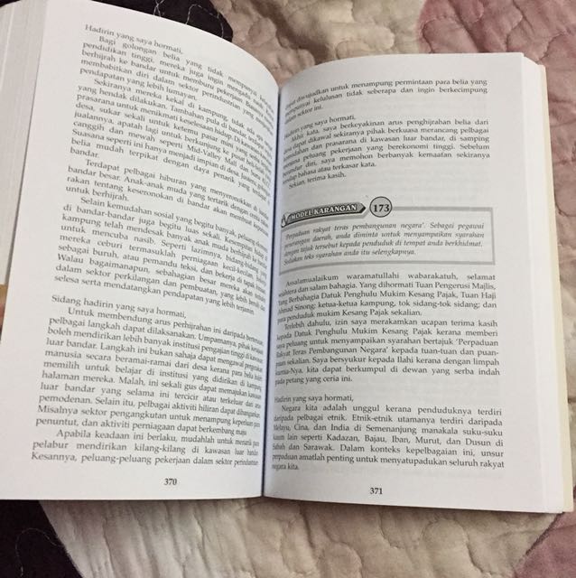 Buku Rujukan Karangan Spm Books Stationery Books On Carousell