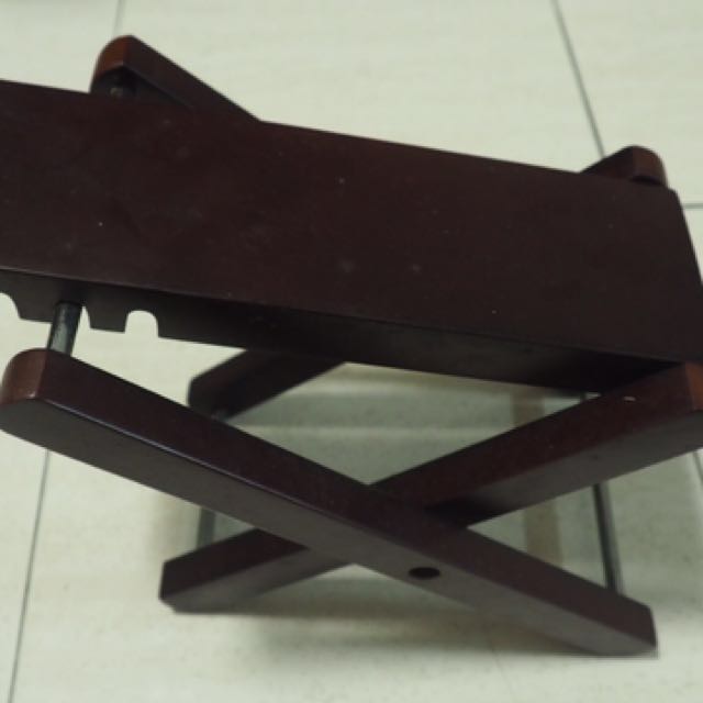Classical guitar leg stand, Hobbies & Toys, Music & Media, Music