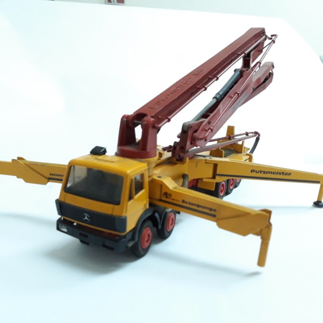 putzmeister concrete pump diecast model