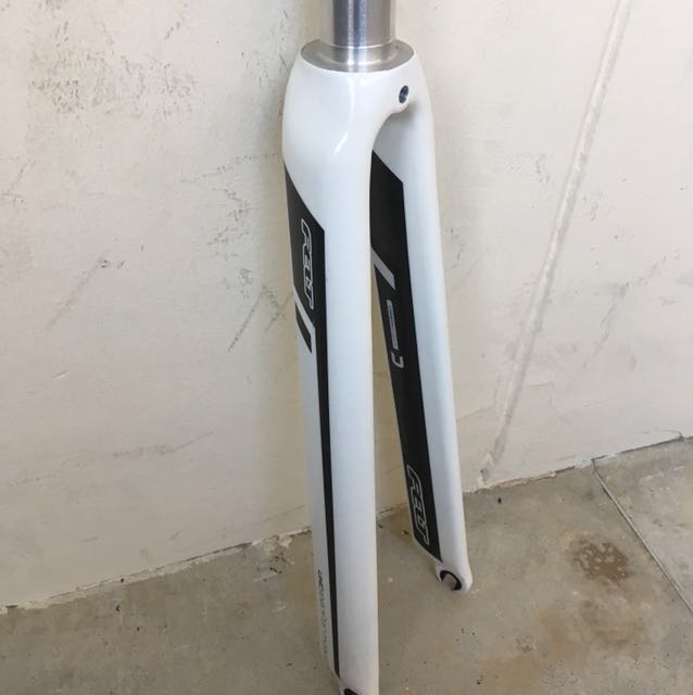 Felt carbon fork outlet