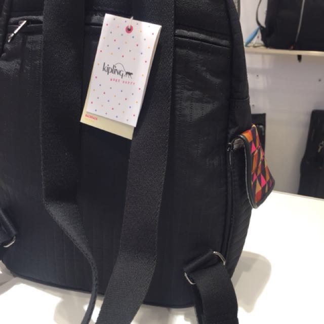 Kipling Backpack (Category: Backpacks) located in Puchong. Submitted by lawdrop (Listing ID 129079421, Image 3). Description: Kwn salah belikan. Tak pernah pakai lagi. New item dlm plastik lagi. Nego tipis..