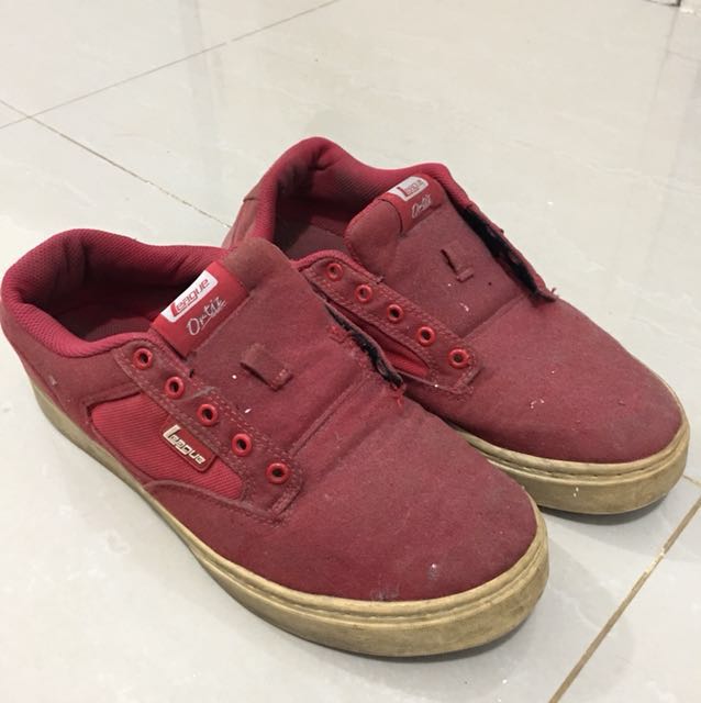 League Ortiz Size 44 Fesyen Pria Sepatu Di Carousell
