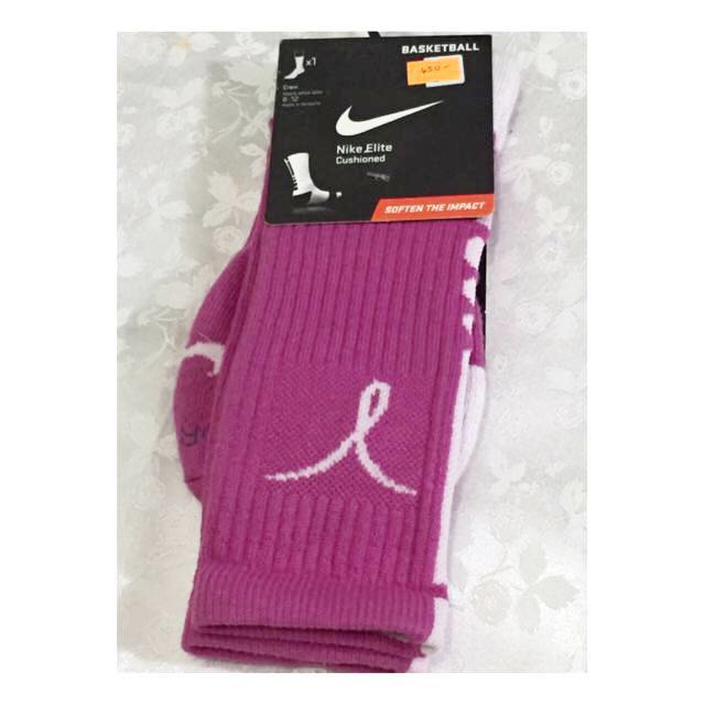 NIKE ELITE cushioned Pink basketball socks, Men's Fashion, Footwear
