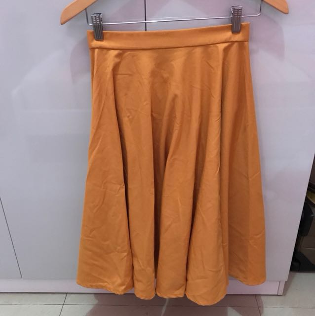 Rok flare full clock midi rok lingkar mustard, Fesyen Wanita, Pakaian ...