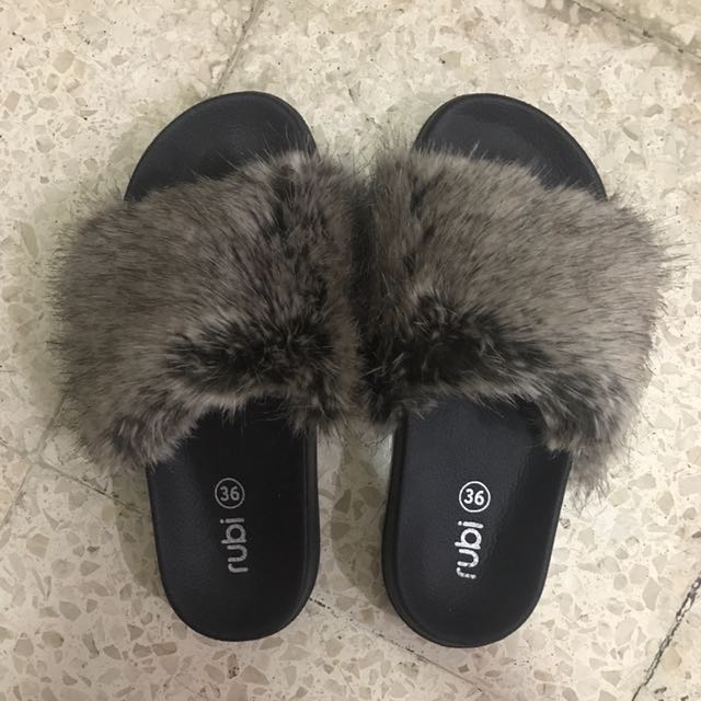 Sandal hot sale bulu rubi