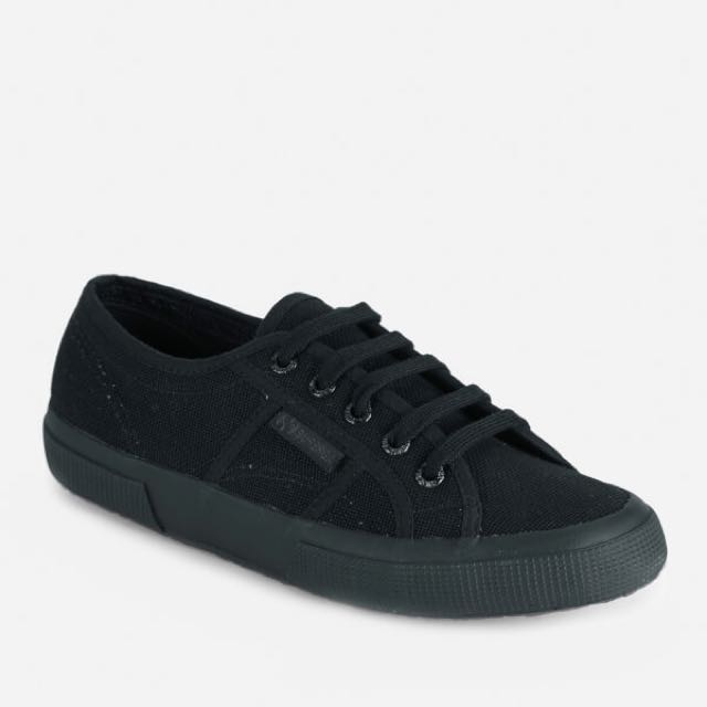 superga total black