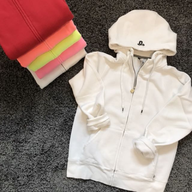 Tna By Aritzia Pacific Hoodies Women S Fashion Clothes On Carousell