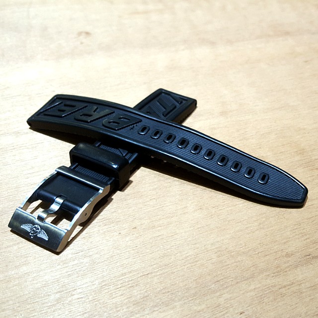 (NOT AVAILABLE)20mm/19mm Original Breitling Rubber Strap with Original Breitling Buckle, Luxury