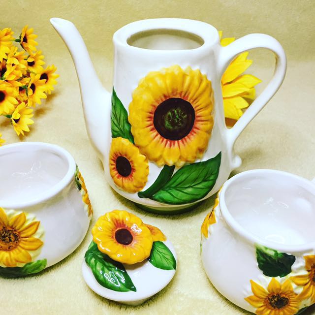 🌻 Sunflower Tea Set ☕️🌻 (Category: Dinnerware & Cutlery) located in Makati City. Submitted by tinytrendsph (Listing ID 120215637, Image 2). Description: 🌻 Sunflower Tea Set ☕️🌻 💛 O N H A N D ☀️ 🔸Limited edition ceramic teapot & teacups 🔸 Collector's items . 📷 Photos owned by #SunflowerStreetPH . #sunflowerph #sunflowers #sunflower #sunflowerforsale #sunflowercollection #sunflowerforsaleph #sunflowersph #teaset #teacups #teapot #ceramic #t