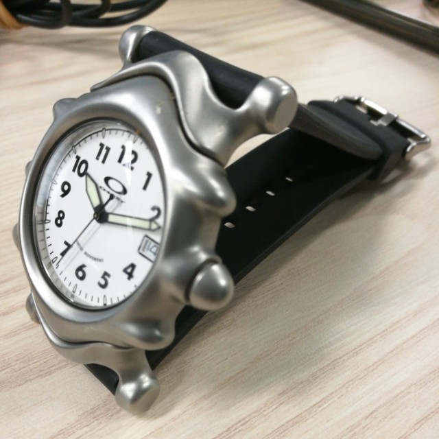 Authentic Oakley Saddleback Mens Watch White Dial