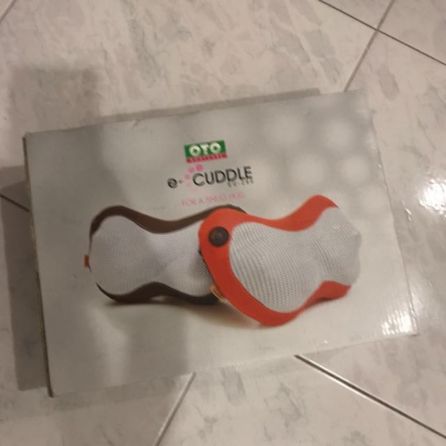 OTO e cuddle (Category: Massage Devices) located in Singapore. Submitted by littleredbricks (Listing ID 138338148, Image 1). Description: .