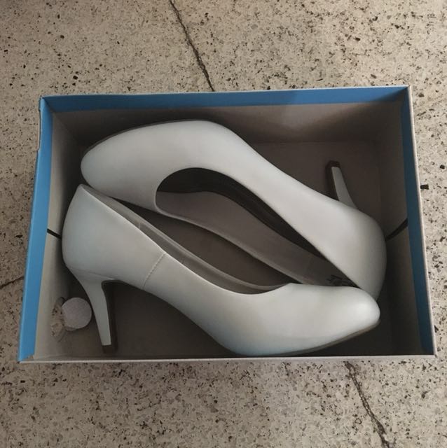 Payless sales white pumps