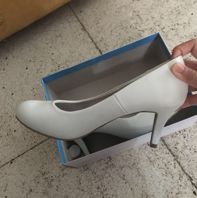 Payless white pumps store