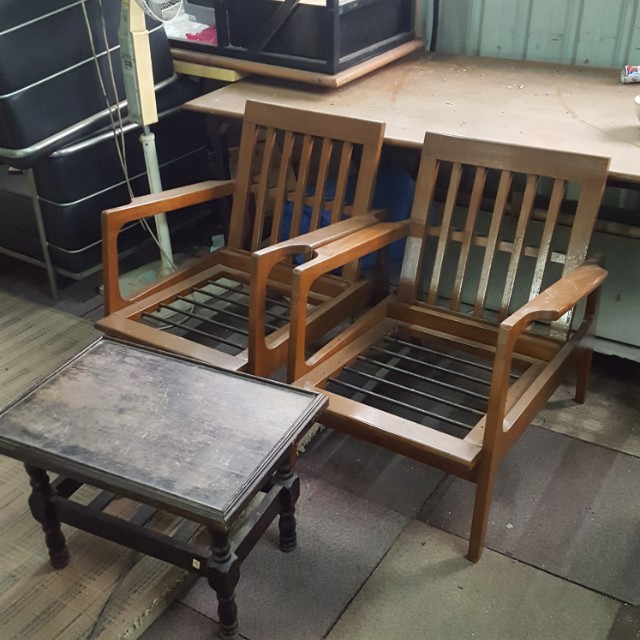 Kerusi Kayu Lama Pagar Rumah Wibawa jepara furniture memang sudah lama berdiri pada bidang furniture. kerusi kayu lama pagar rumah