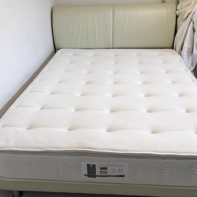 Slumberland Cosmo Queen Size +Bed frame (under warranty), Furniture ...