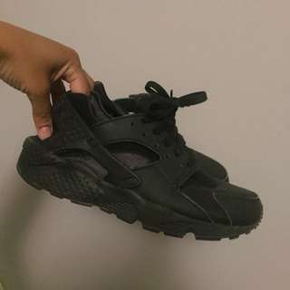*PRICE DROP* All Black huaraches