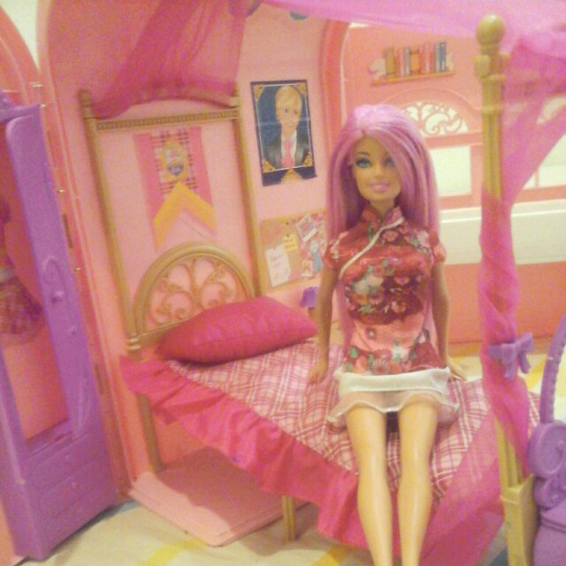 Barbie doll store school games