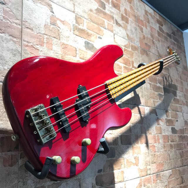 Hondo bass guitar Made in Korea, Hobbies & Toys, Music & Media, Musical