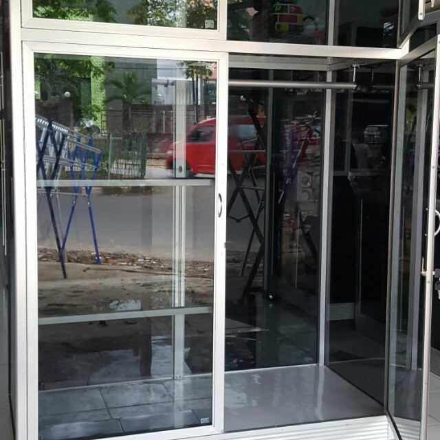 35 Ide Model Lemari Gantung Baju Aluminium Maria Space