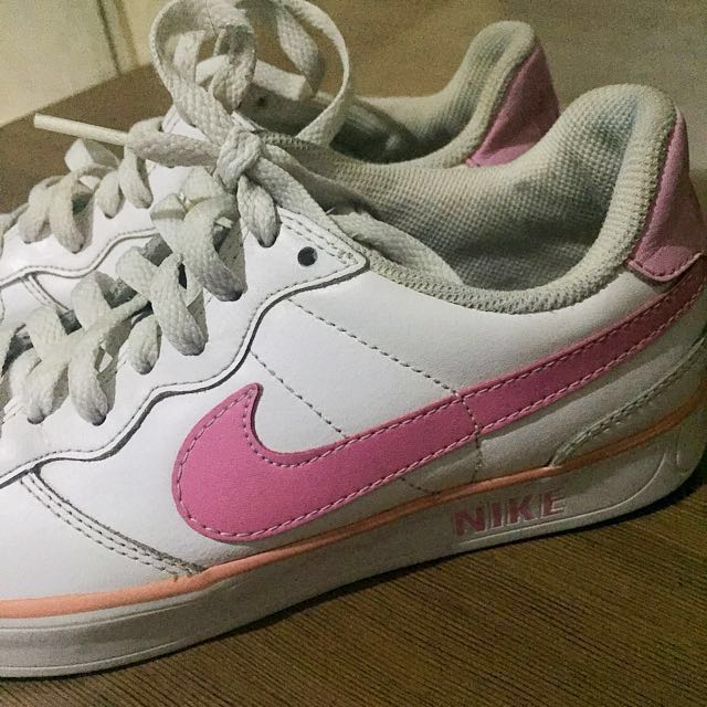 nike pink white