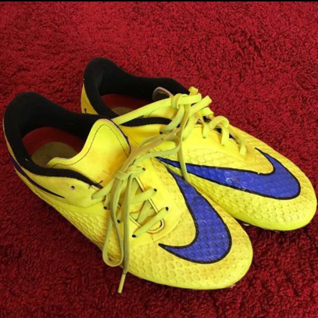 nike boots size 5