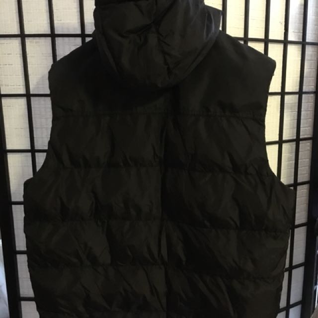 Winter Jacket (Category: Hoodies) located in Singapore. Submitted by jocelynlimse (Listing ID 138647807, Image 2). Description: .