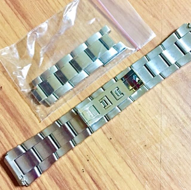 Philip Stein Stainless Steel Large Strap (Category: Luxury Watches) located in Manila. Submitted by ririron (Listing ID 132545416, Image 3). Description: Brand: Philip Stein Material: Steel Size: For size 2 Philip Stein watches Inclusion: just the strap for i bought this together with the watch so the seller just put the strap inside the box. Condition: in a very good condition. No flaws just signs of usage. Rfs: planning to buy other brand!.