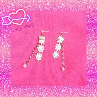 White daisy flowers earring