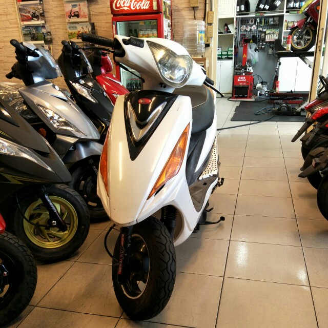 光陽gp 125cc 二手中古優質好機車 便宜的代步車首選 數量不多要買要快哦 機車 二手機車在旋轉拍賣