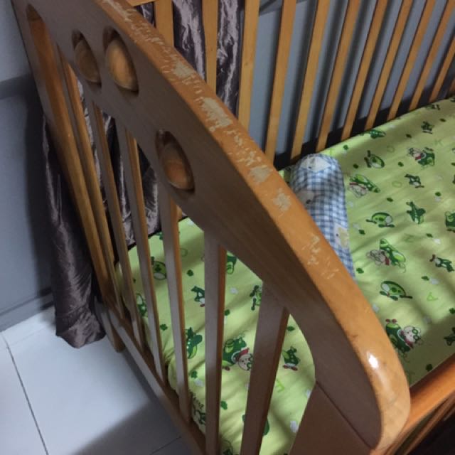 Give away baby cot, Babies & Kids, Infant Playtime on Carousell