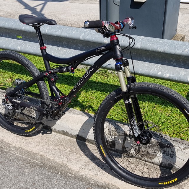 2010 pivot mach 4 clearance