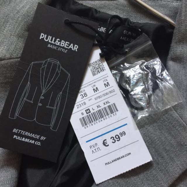 Pull & Bear Blazer/Jacket (Category: Hoodies) located in Singapore. Submitted by zeetrading (Listing ID 76835348, Image 2). Description: .