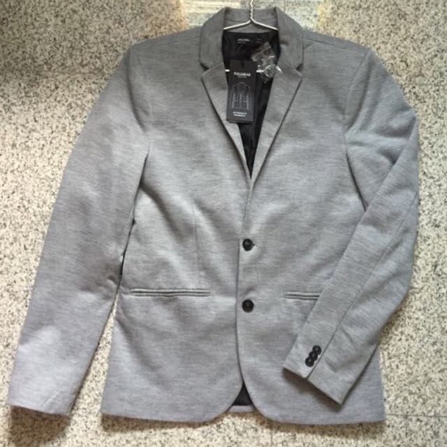 Pull & Bear Blazer/Jacket (Category: Hoodies) located in Singapore. Submitted by zeetrading (Listing ID 76835348, Image 1). Description: .