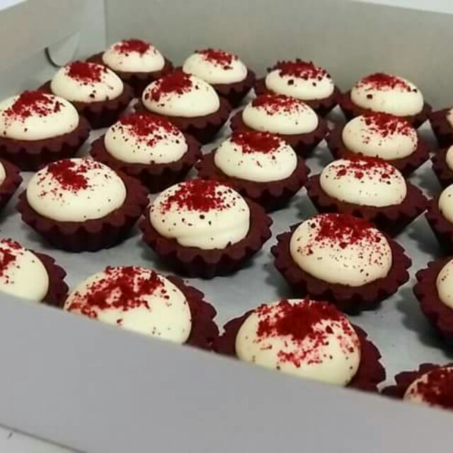 Red Velvet Cheese Tart Food Drinks Baked Goods On Carousell