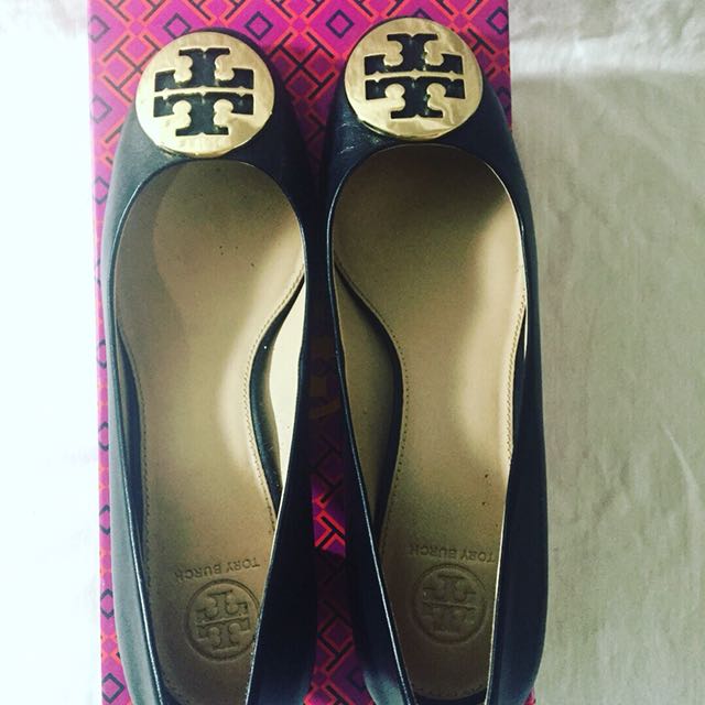 Tory burch hope pump Fesyen Wanita Sepatu di Carousell