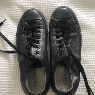 Black leather converse lowcute