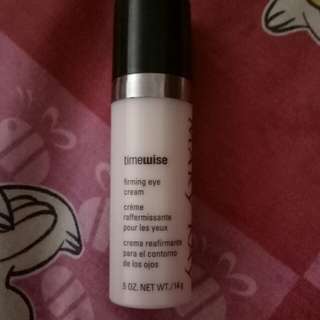 Help to reduce eyes wrinkles