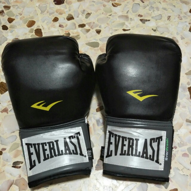 Everlast boxing gloves 8OZ, Sports Equipment, Sports & Games, Racket