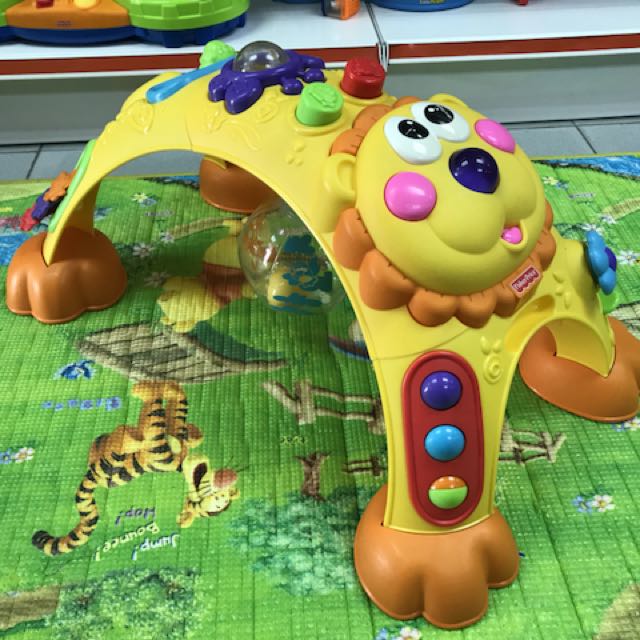 Fisher price cruise around top activity lion