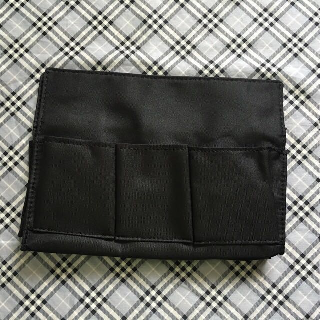Inner Pouch (Category: Belt bags, Clutches and Pouches) located in Singapore. Submitted by yrach (Listing ID 58173291, Image 2). Description: .