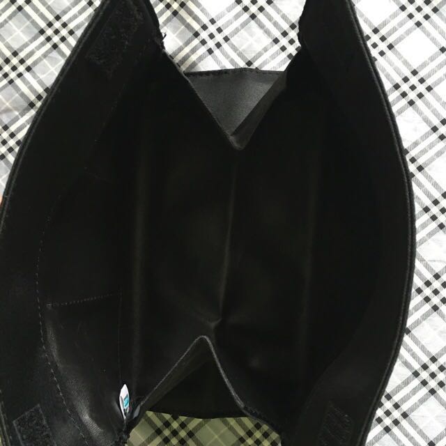 Inner Pouch (Category: Belt bags, Clutches and Pouches) located in Singapore. Submitted by yrach (Listing ID 58173291, Image 4). Description: .
