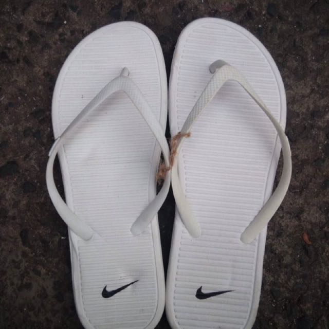 nike squeeze me slippers