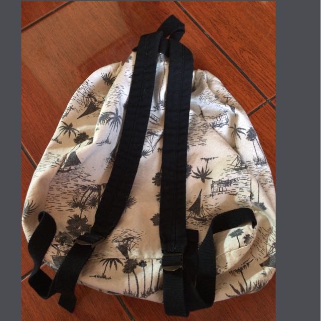 Roxy Backpack (Category: Backpacks) located in Taytay. Submitted by littlebiggies (Listing ID 137833436, Image 2). Description: Used twice Sturdy canvas material Large size Good as new.