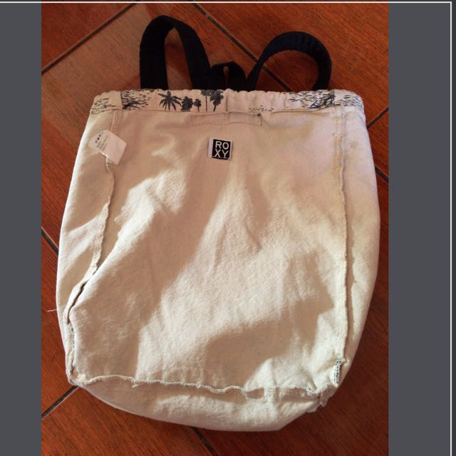 Roxy Backpack (Category: Backpacks) located in Taytay. Submitted by littlebiggies (Listing ID 137833436, Image 3). Description: Used twice Sturdy canvas material Large size Good as new.