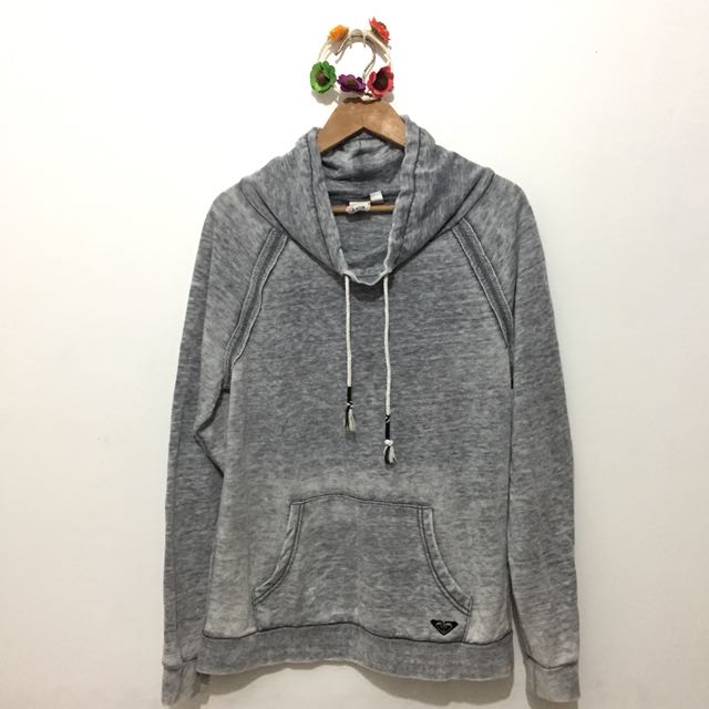 Roxy Grey Cowl Neck Sweater/Pullover | M - L (Category: Coats, Jackets and Outerwear) located in Marilao. Submitted by summer_leaf (Listing ID 139300250, Image 1). Description: .