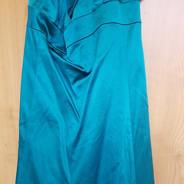 Spotlight by Warehouse Party Christmas Evening Green satin silky Dress,  Women's Fashion, Dresses & Sets, Evening dresses & gowns on Carousell