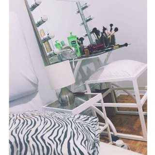 Vanity mirror