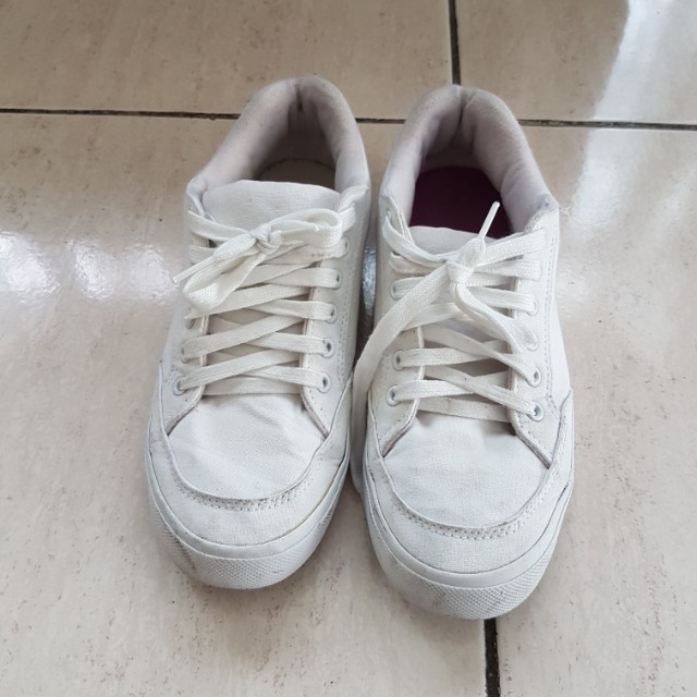 airwalk white sneakers